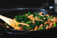 pasta and kale on a cast iron