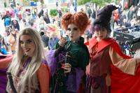 Three people dressed up as the Sanderson Sisters. Sustainable Halloween