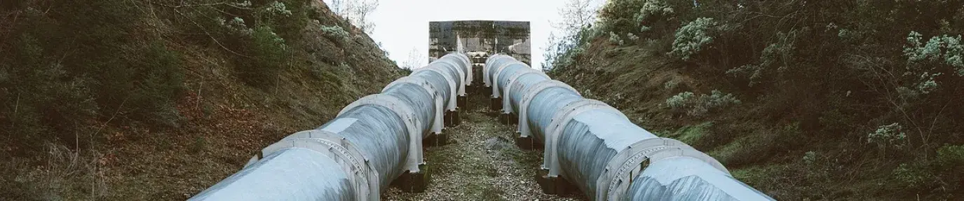 Image: parallel pipelines.