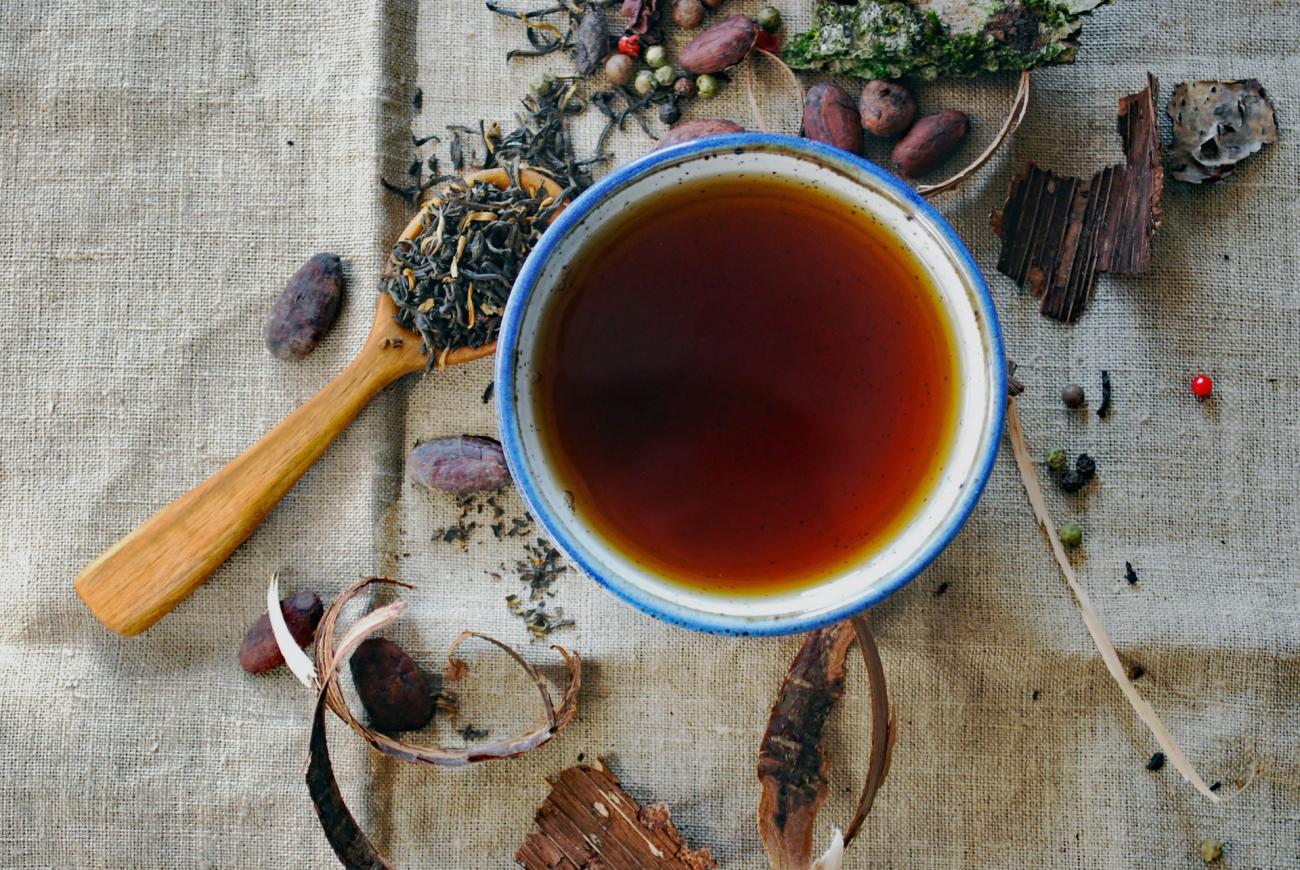 A rich black tea from the Yunnan province in China with hints of Cacao, the mug sits on a piece of canvas. Organic tea.